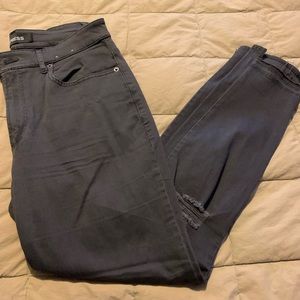 Express Sz 10 distressed black ankle legging in EUC.